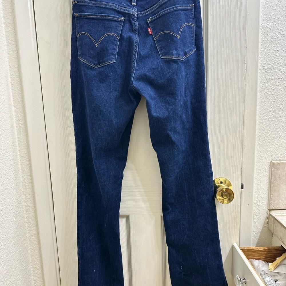 Levi's 315 Shaping Bootcut Dark Indigo Jeans with Yellow Stitching size W27-L32 - Picture 3 of 6